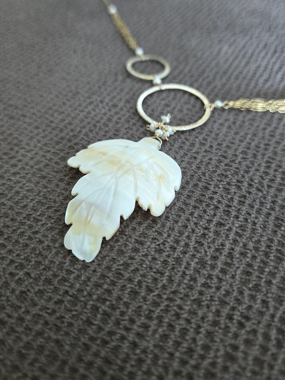 Mother of Pearl Leaf🍁 Pendant Necklace - NWOT - Picture 4 of 16